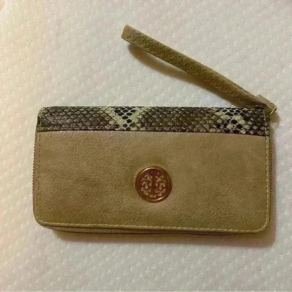 Wristlet Coin Purse Women's Light Brown Tan Color - Picture 1 of 7